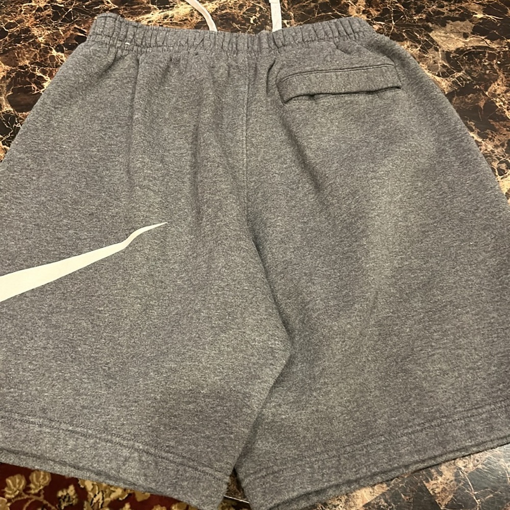 Nike shorts size S - Picture 3 of 3